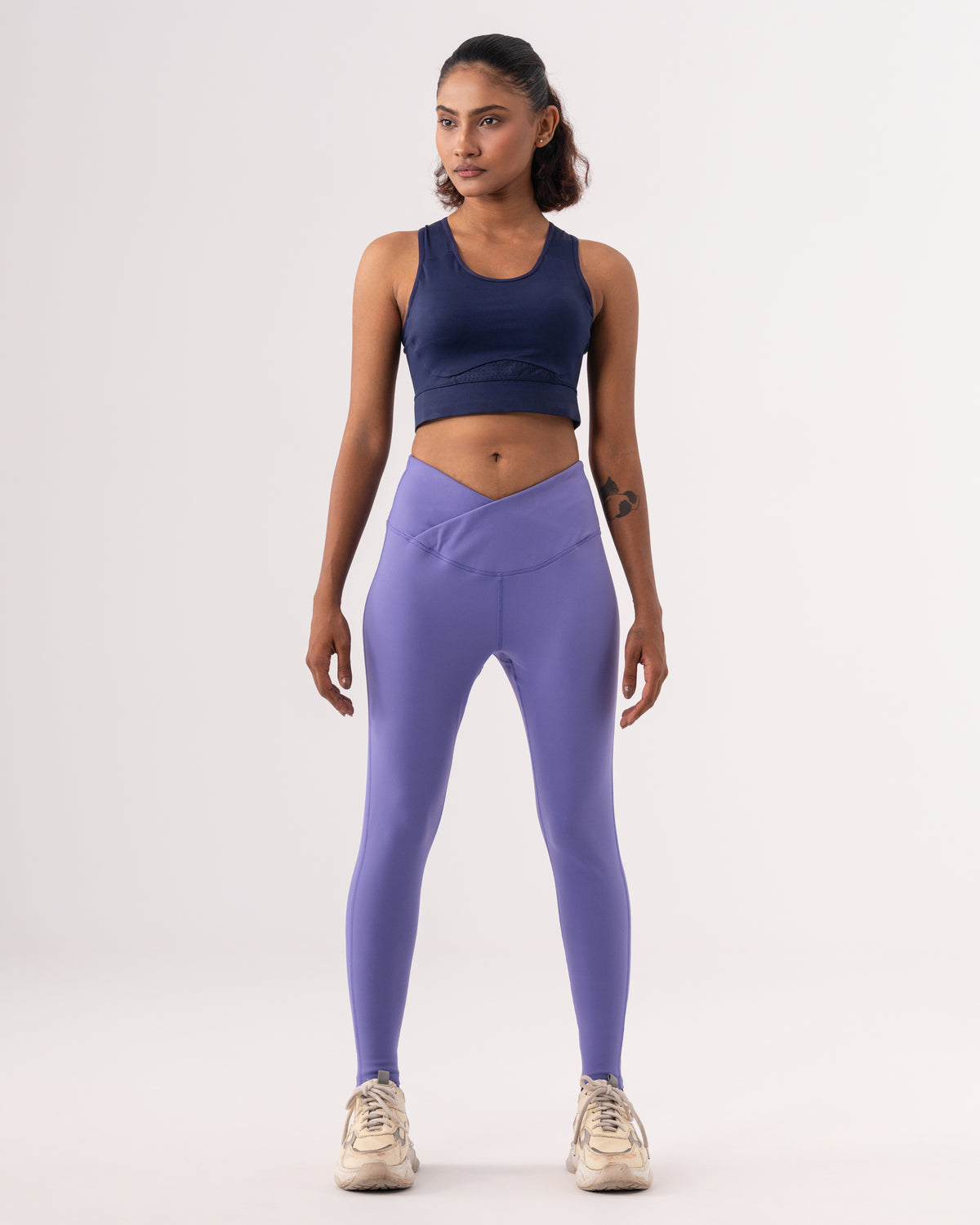 Lyra V-Cut Leggings